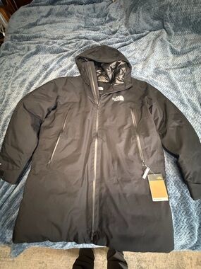 The North Face Black Men's Insulated Hooded Puffer Coat